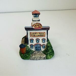 Liberty Falls Fire Station Figurine AH10 1992 International Resourcing Services